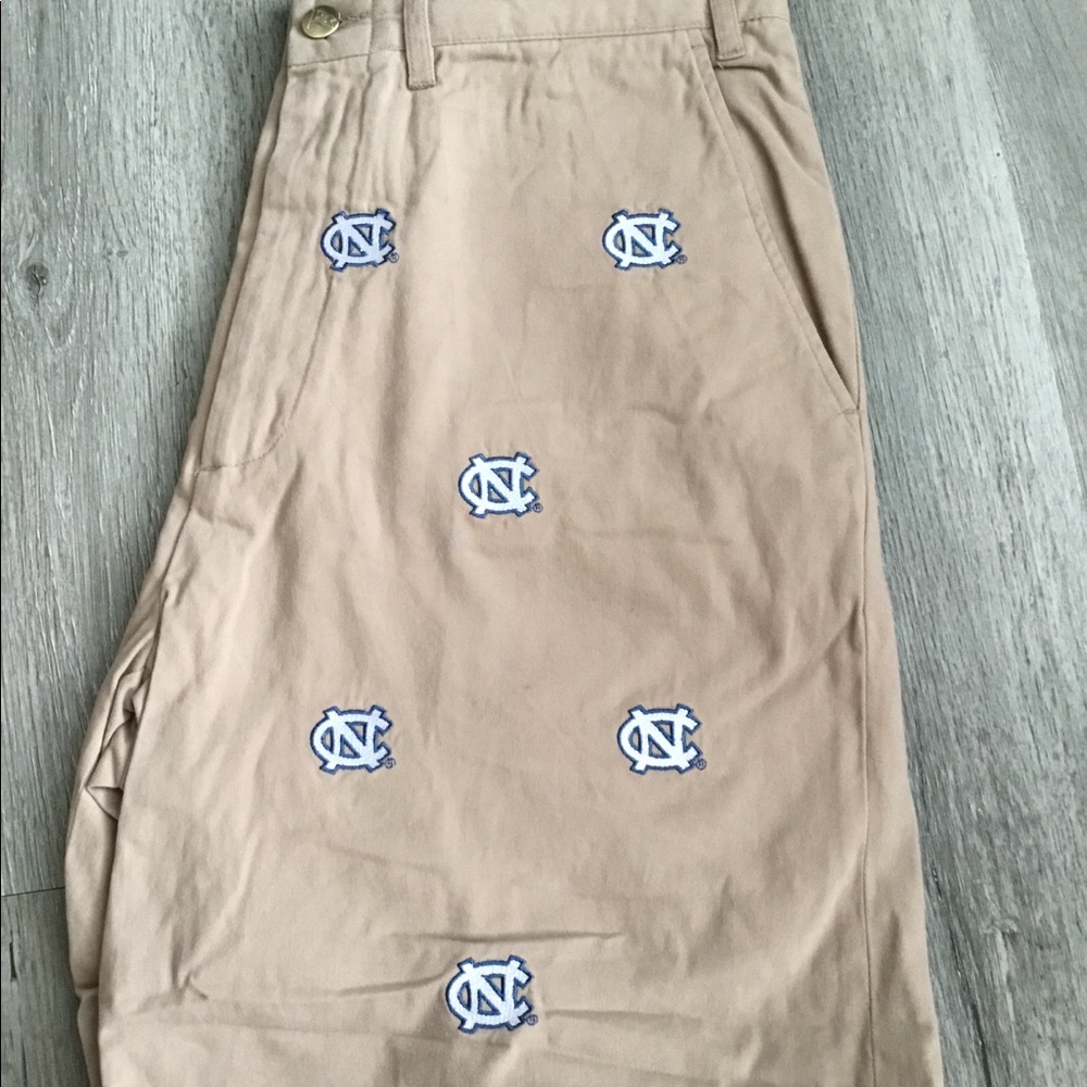 Men’s khaki Carolina shorts